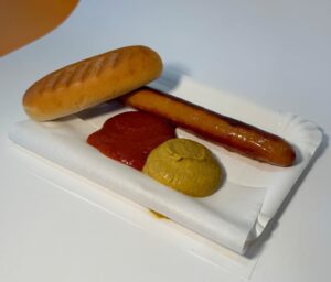 china_grill_bagsværd_ristet_pølse_brød_ketchup_sennep